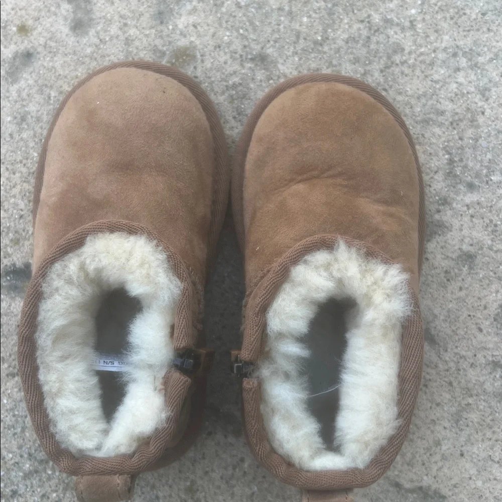 UGG Toddler Classic Ultra Mini Shearling Lined Boots Chestnut Size 7